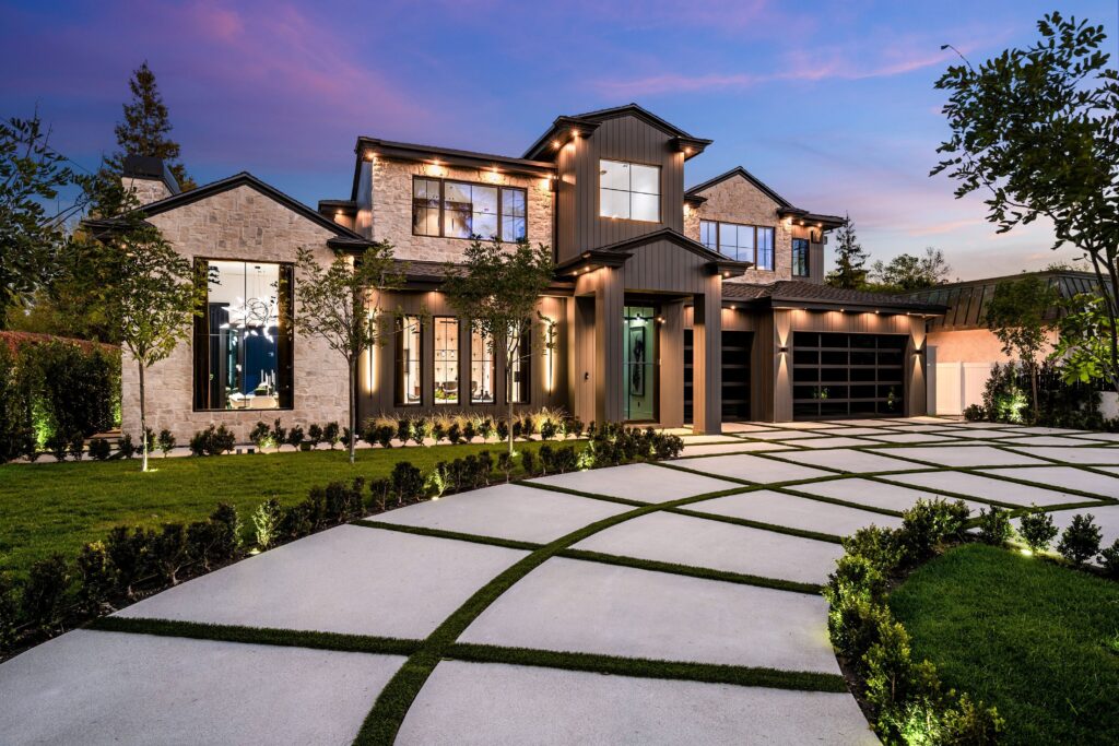 Image of a modern, luxury home- Replacement Cost Coverage blog featured image