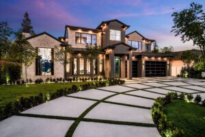 Image of a modern, luxury home- Replacement Cost Coverage blog featured image
